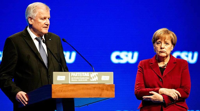 Horst Seehofer kanzelt Kanzlerin Merkel ab.  | Foto: dpa