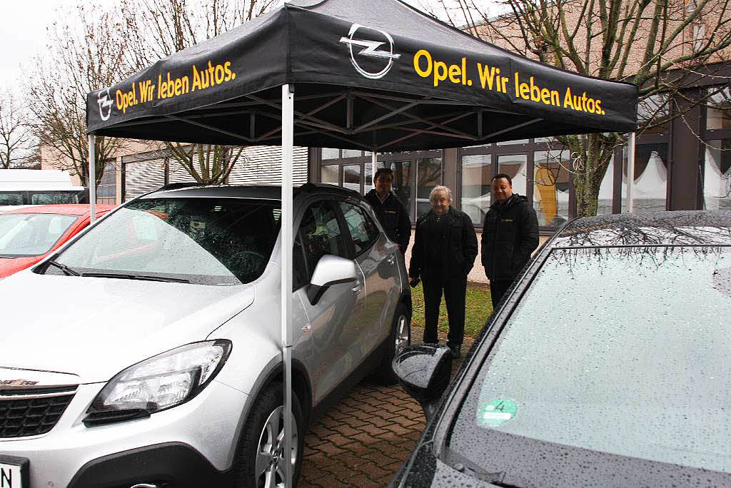 Automobiles wurde auf dem Gelnde vor den Hallen von Maier-Kchen geboten.