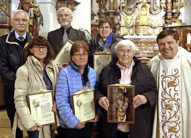 In einem feierlichen Gottesdienst wurd...Jahre) und  Liselotte Gerg (70 Jahre)   | Foto: Claudia  Marchlewski