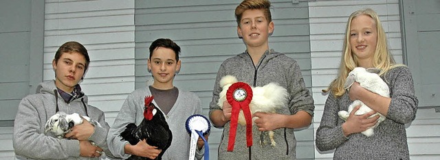 Bei der Lokalschau des Kleintierzuchtv... Laurenz Arnold und Kerstin Sudhlter.  | Foto: Regine Ounas-Krusel