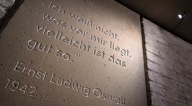 Auch ein Zitat des deportierten Ernst Ludwig Oswald ist zu lesen.   | Foto: dpa