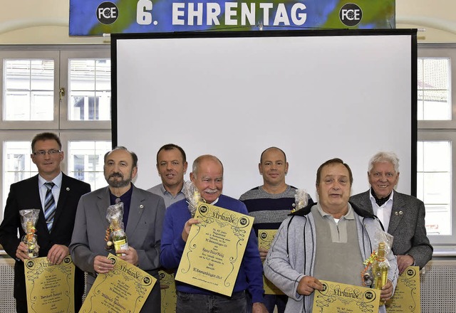 Fr 40-jhrige Vereinstreue wurden  be...r und Willy Trost geehrt (von links).   | Foto: Dieter Erggelet