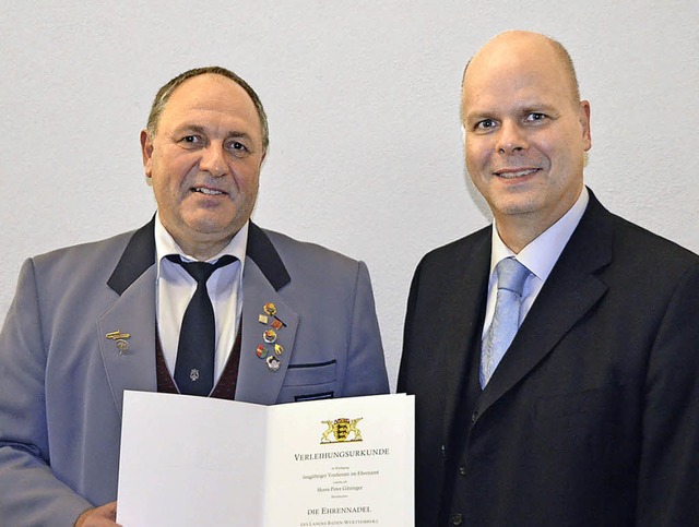 MV-Vorsitzender Peter Gitzinger bekam ...die Ehrennadel des Landes  berreicht.  | Foto: Jrg Schimanski