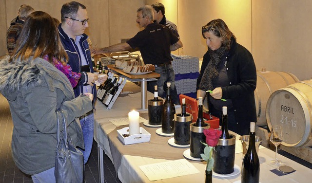 In Bischoffingen/Vogtsburg fand zum vi...henkte bis zu 50 Jahre alten Wein aus.  | Foto: Cecile Buchholz