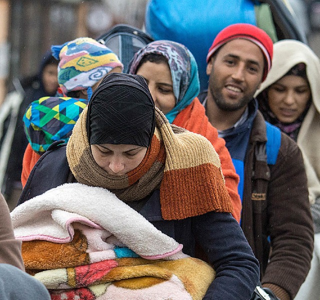 Migranten an der Grenze zu Bayern   | Foto: DPA
