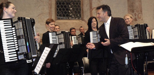 Begeisterten Beifall ernteten die Harm...em Jahreskonzert in der Martinskirche.  | Foto: B. Flier