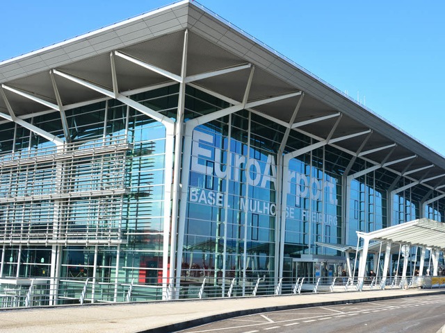 Die Sicherheitsvorschriften am Euroairport wurden erheblich verschrft.  | Foto: Annette Mahro
