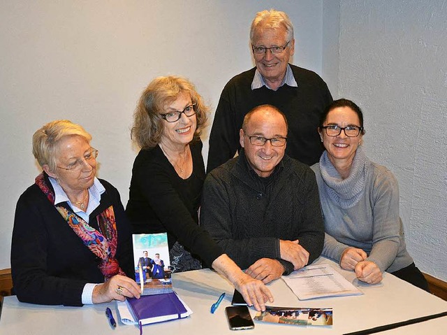 Komitee-Sitzung mit Ulrike Ebi-Kuhn (v..., Tosca Vogt und stehend Heinz Intveen  | Foto: Martina Weber-Kroker