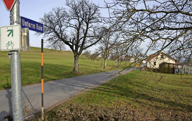 Zwischen dem Friedhof und dem Ortskern... denkt eher an ein greres  Bauland.   | Foto: Felix Held