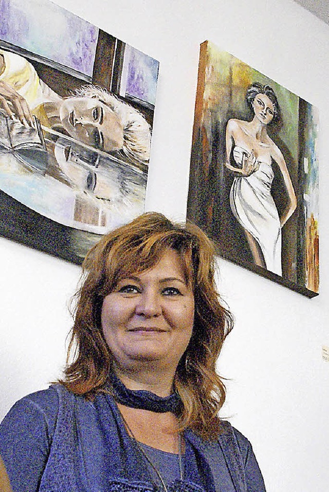 Die Malerin Corina Matesan zeigt ihre Werke im Caf Wehrahof in Wehr.   | Foto: Hrvoje Miloslavic