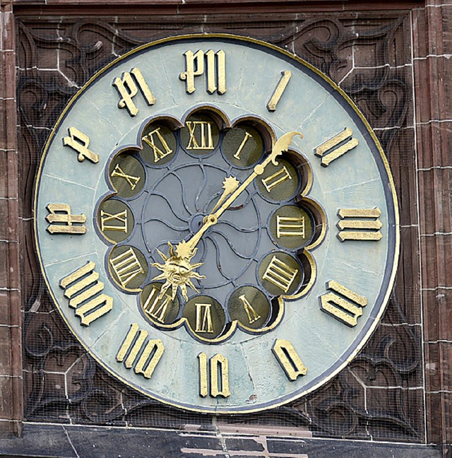 Die Uhr am Turm des Freiburger Mnsters  | Foto: Ingo Schneider