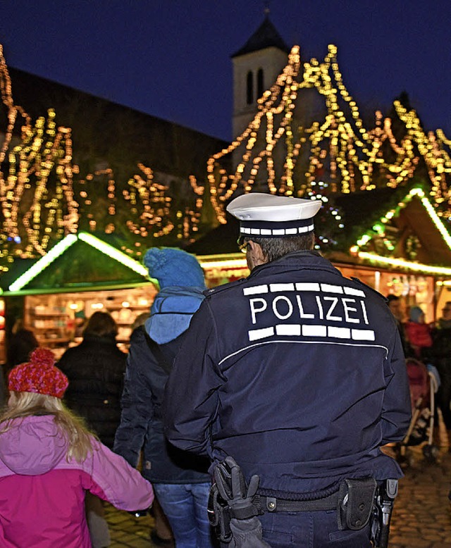 In diesem Jahr ist die Polizei auf den  Weihnachtsmrkten besonders prsent.   | Foto: DPA