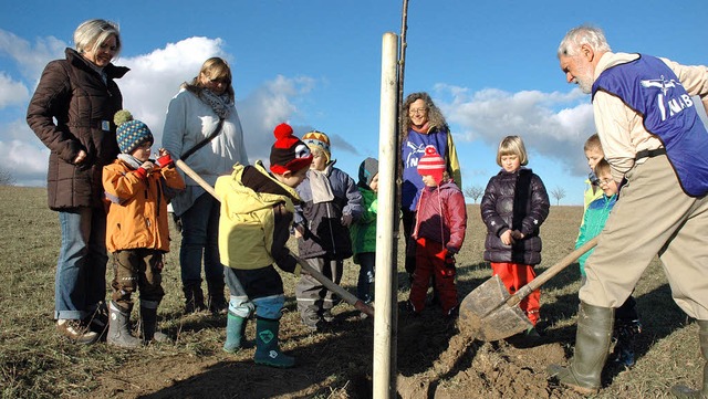 Der Kindergarten Blansingen pflanzte m...eute sich, wie die Kinder anpackten.    | Foto: Ounas-Krusel