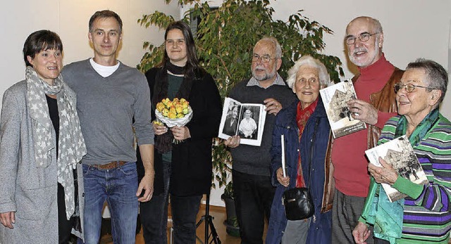 Die Beteiligten am Buch: (von links) C...hrder, Kurt Paulus und Verena Sproll   | Foto: Albert Greiner