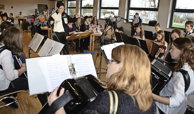 Wyhl. Das Jugendorchester beim Bhnenauftritt.  | Foto: Roland Vitt