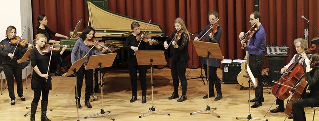 Die kleine Besetzung der Philharmonie ...e beim Benefizkonzert fr Flchtlinge   | Foto: Heidi Fssel