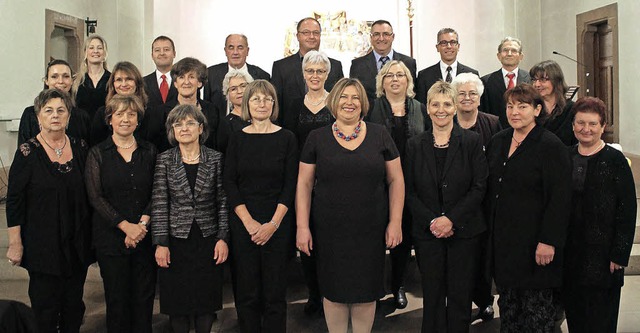 Der Kirchenchor Hartheim mit Dirigenti...e Schmeling (letzte Reihe, ganz links)  | Foto: Otmar Faller