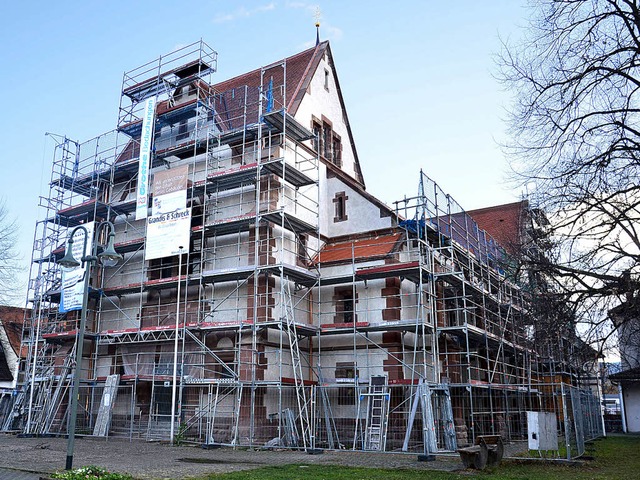 Die Kirchenrenovierung der Pfarrkirche... dem Abbau des Baugerstes begonnen.    | Foto: Martina Weber-Kroker