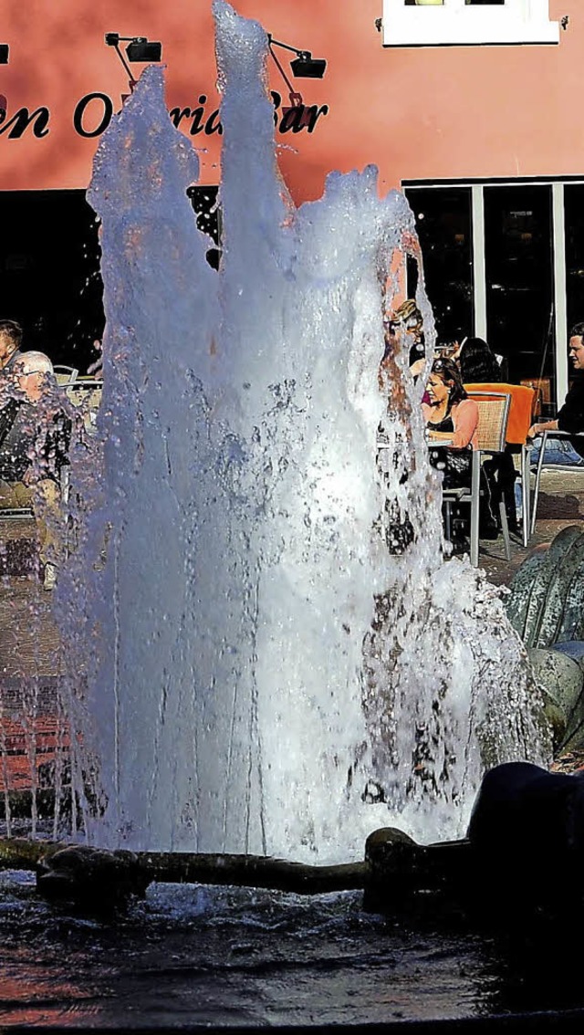 Der Brunnen auf dem  Spitalplatz sprudelt zuverlssig.   | Foto: Braun