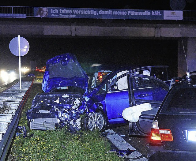 Eine Ford-Fahrerin ist auf der A5 sdl...g in einen querstehenden BMW geprallt.  | Foto: Wolfgang Knstle