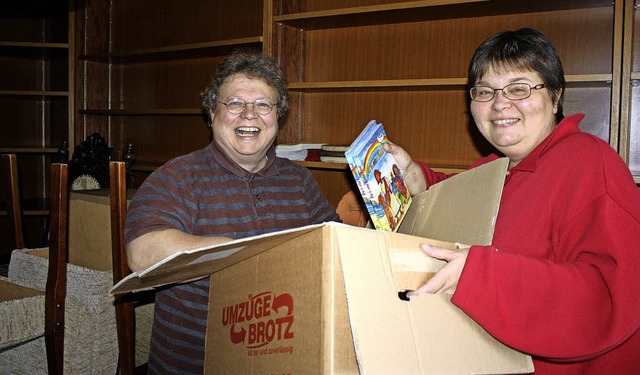 Humor hat, wer trotzdem lacht: Peter u...tina Hasenbrink sind im Umzugsstress.   | Foto: Barbara Schmidt