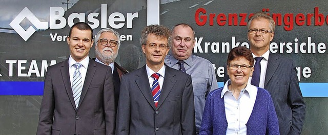 Roland Lais (Mitte) ist seit 40 Jahren...nd Werner Henschel (hinten von links)   | Foto: hf