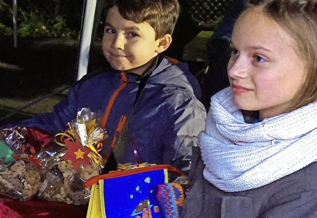 Mit dem Bauchladen zum Kunden: die Grundschulkinder   | Foto: Steckmeister