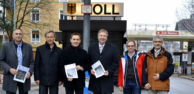 Projektpartner am Zoll: (von links)  R...alle <Dreieck3o></Dreieck3o> Riehen).   | Foto: zvg