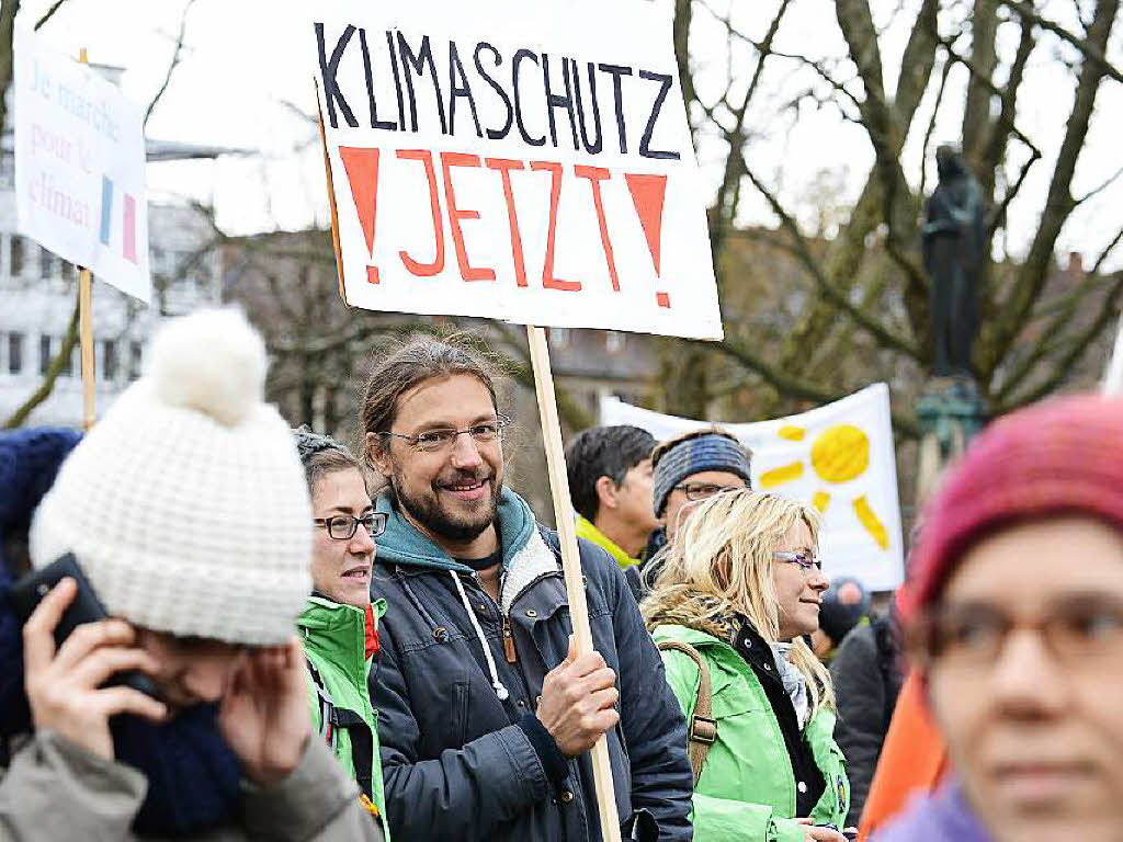 Energiewende und Klimaschutz jetzt! fordern die Demonstranten