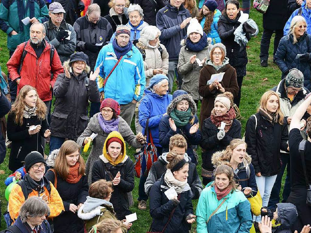 Energiewende und Klimaschutz jetzt! fordern die Demonstranten