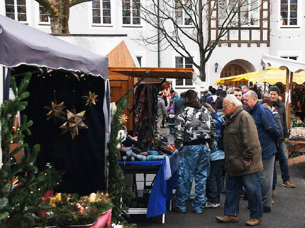 Weihnachtsmarkt in Kenzingen: Vielfalt war Trumpf bei weihnachtlichen Deko- und Geschenkideen.