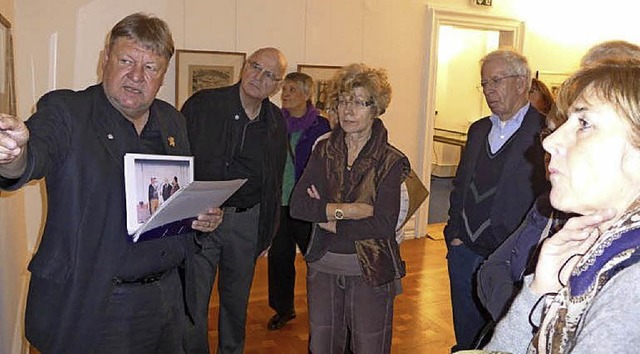 Richard Leibinger fhrte Mitglieder de...g-Scholz-Ausstellung im Elztalmuseum.   | Foto: Verein