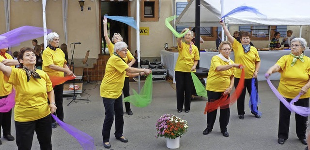 Bewegung mit Freude: Die Frauentanzgruppe aus Mnstertal  | Foto: Gross
