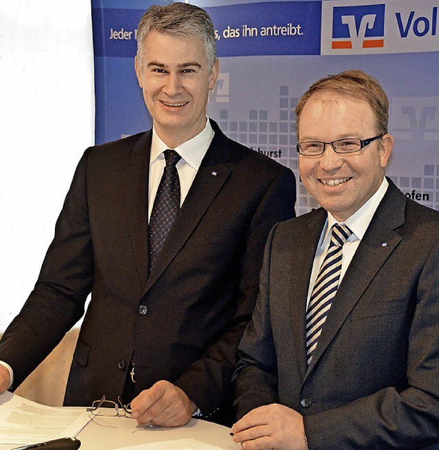 Sie sehen eine  Fusion mit der Volksba...-Chefs Andreas Herz und Markus Dauber.  | Foto: hsl