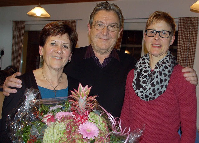 Ortsvorsteher Jrgen Ruber verabschie...grt ihre Nachfolgerin Sandra Kromer.  | Foto: Petra Wunderle