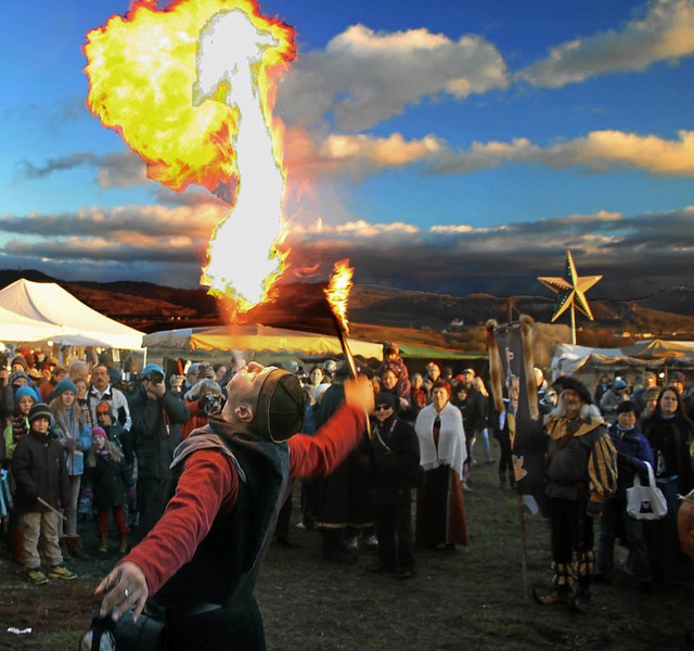Viel Bewunderung erntete der Feuerspuc...hrung bei den  zahlreichen Zuschauern.  | Foto: Herbert Trogus