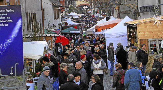 Dichtes Gedrnge herrschte auf dem Vog...tsmarkt in der Burkheimer Mittelstadt.  | Foto: Herbert Trogus