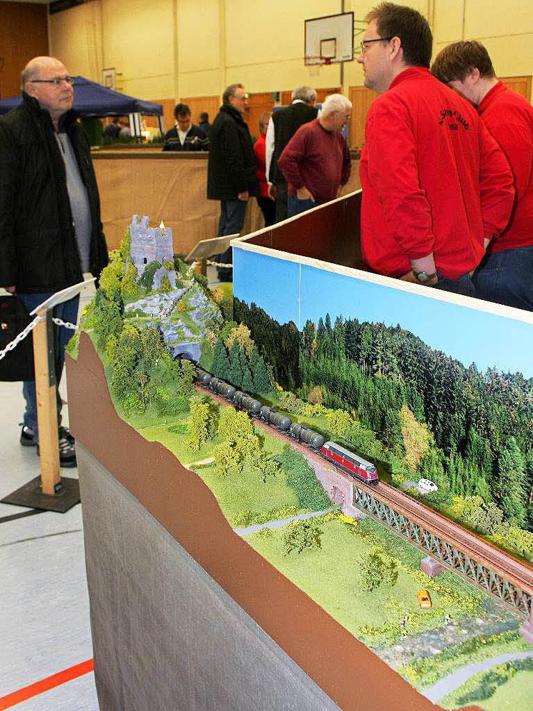 Die Kinzigtalbahn zwischen Hausach und Schenkenzell zeigte der N-Bahn-Club Ortenau. Die Kinzigtalbahn zwischen Hausach und Schenkenzell zeigte der N-Bahn-Club Ortenau.