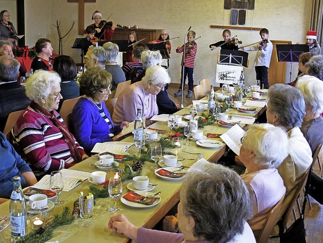 Volles Haus beim gemtlichen Adventsna...Krankenpflegevereins Efringen-Kirchen.  | Foto: Jutta Schtz