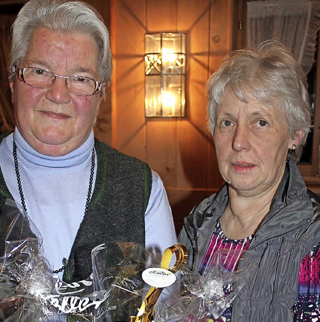 Anna Faller (50 Jahre) und Gertrud Lic...versammlung des Kirchenchors Breitnau.  | Foto: Dieter Maurer