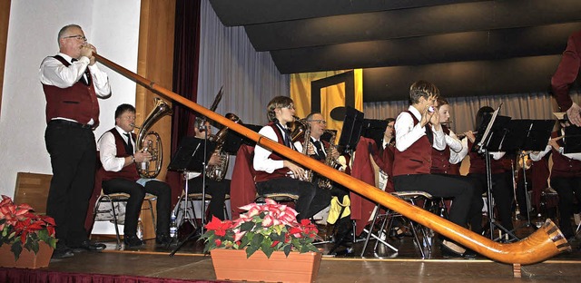 Christoph Gutjahr berzeugte mit seinem Solo auf dem Alphorn.   | Foto: adelbert mutz