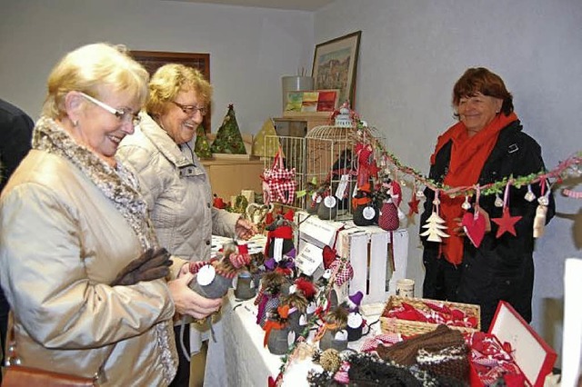 Viele Gste besorgten am Sonntag bereits erste Weihnachtseinkufe in Niederhof.  | Foto: Melanie Dramac