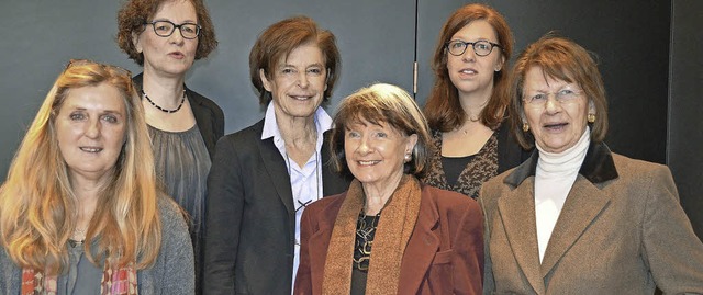 Treten ein fr das  Lesen: Marion Schm...Meister und Dora Schrer (von links).   | Foto: alb