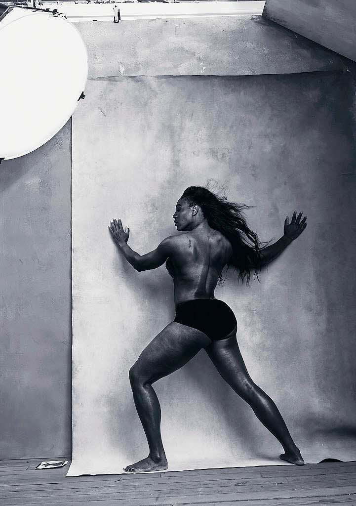 Tennisspielerin Serena Williams zeigt fr den Pirelli-Kalender 2016 ihre Muskeln. Fotografiert wurde sie von Annie Leibovitz.