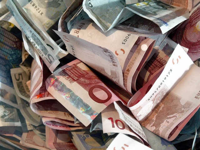 Mehrere tausend Euro gab das Opfer der angeblichen Wunderheilerin.  | Foto: dpa