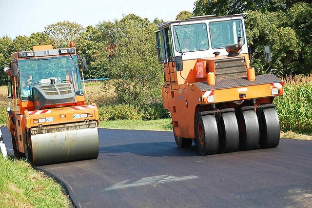 Arbeiten an der Strae von Waltershofe...chwieriger, Frdergelder zu bekommen.   | Foto: S. Ehret