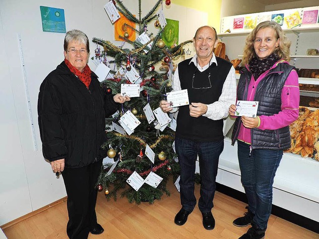 Silvia Kraus (l.) und Michaela Brodacz...n bitten wieder um Weihnachtspckchen.  | Foto: Sylvia Timm