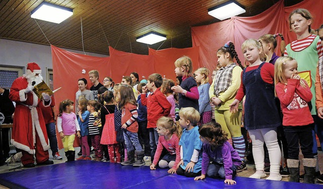 Der Nikolaus  hat die Jugendlichen und Kinder des TV Dinglingen besucht.   | Foto: Wolfgang Knstle