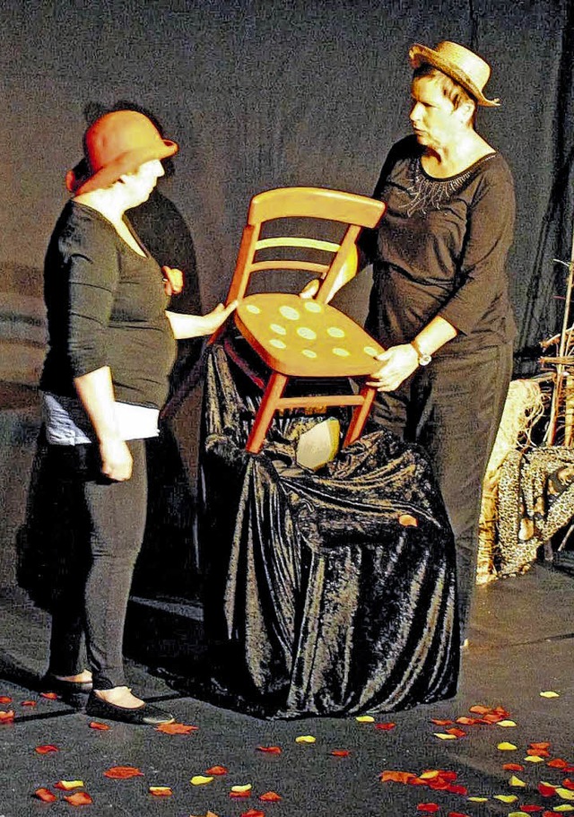 Sthle standen bei der Auffhrung &#82...uhlgeschichten&#8220; im Mittelpunkt.   | Foto: Benjamin Lber