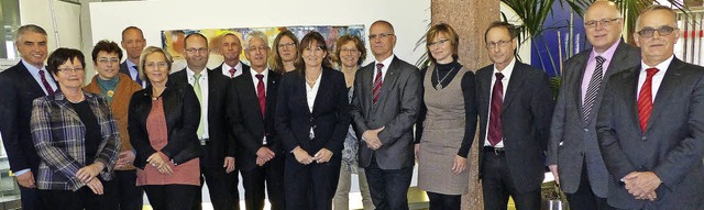 Sparkassen-Vorstand und Jubilare bei d...n der Hauptgeschftsstelle in Staufen   | Foto: Sparkasse